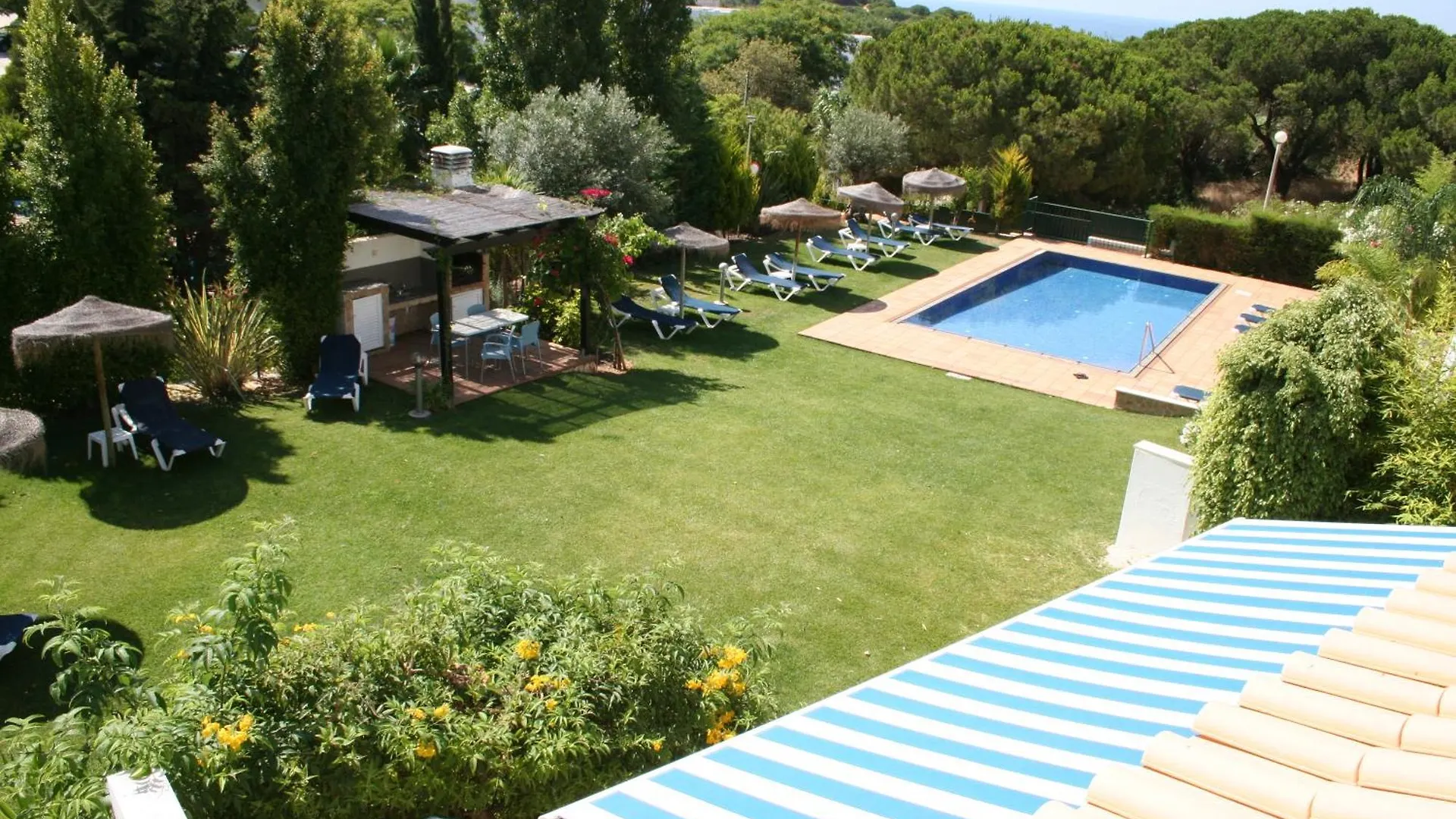 Pine Tree Apartments - Praia Da Coelha - 阿尔布费拉 0*,  葡萄牙
